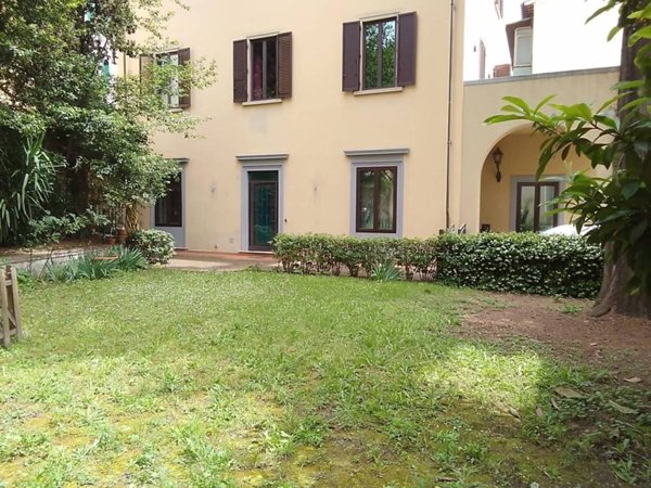 casa indipendente in vendita a Firenze in zona Campo di Marte