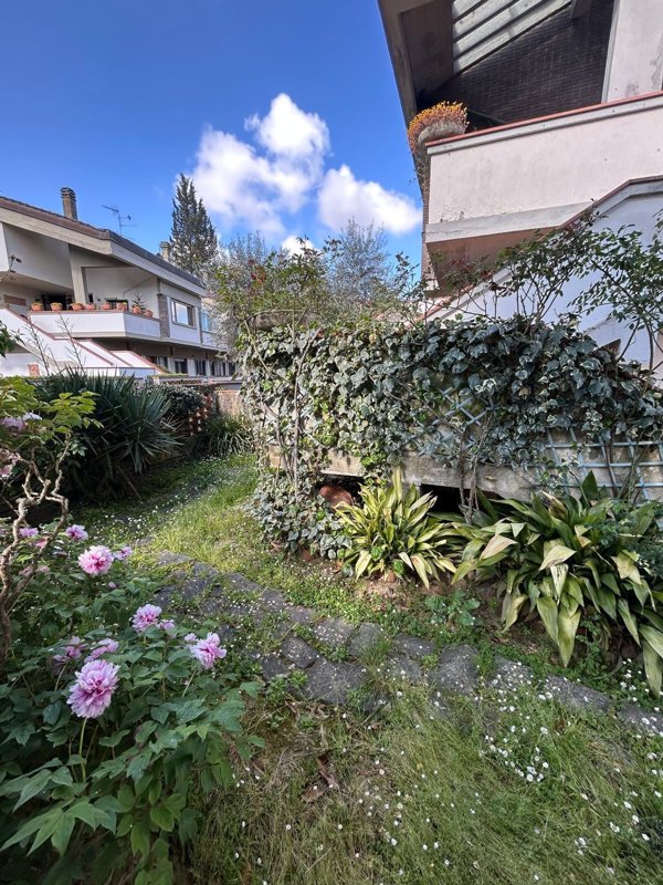 appartamento in vendita a Firenze in zona Ponte a Ema