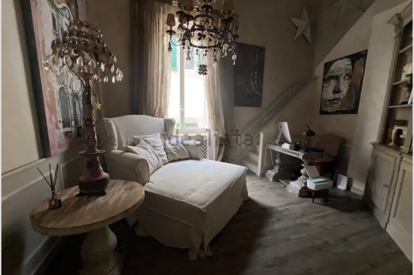 appartamento in vendita a Firenze in zona Centro Santa Maria Novella