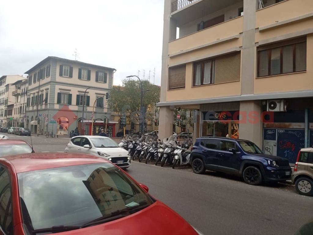 negozio in vendita a Firenze in zona Campo di Marte