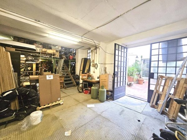 locale commerciale in vendita a Firenze in zona Centro Santa Maria Novella