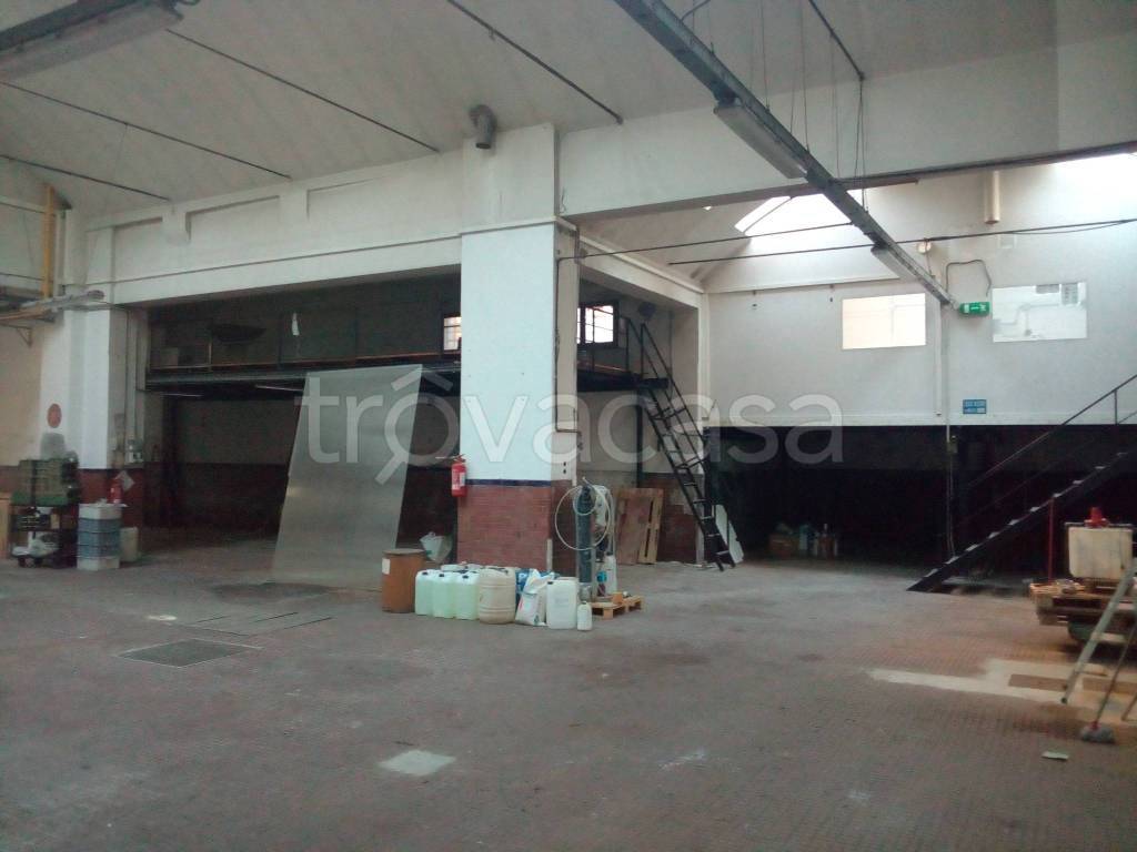 locale commerciale in vendita a Firenze in zona Coverciano