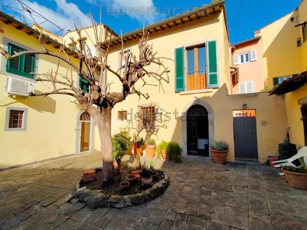 appartamento in vendita a Firenze in zona Settignano