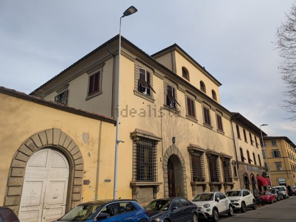 esavano in vendita a Firenze in zona Pignone