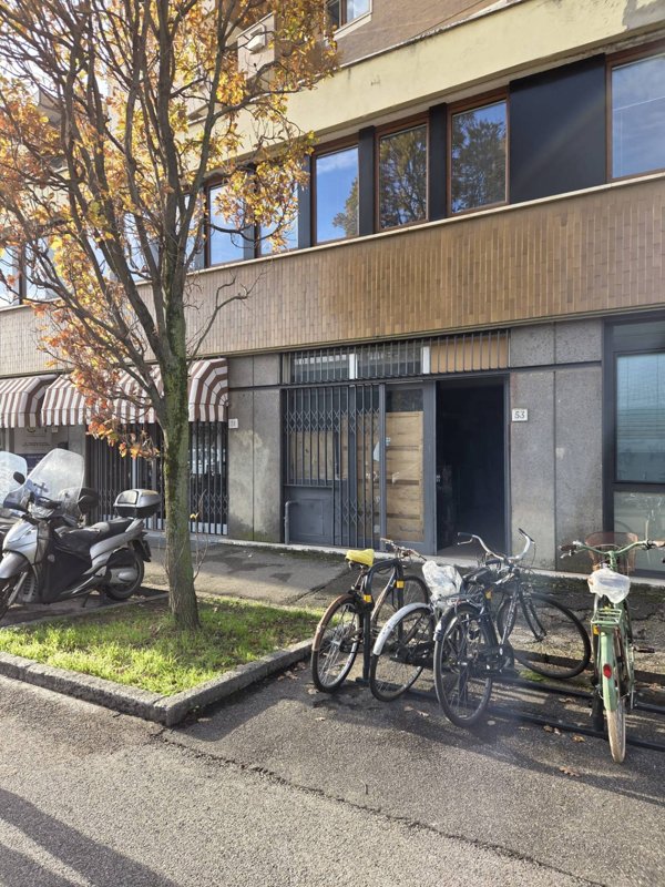 locale commerciale in vendita a Firenze in zona Rifredi