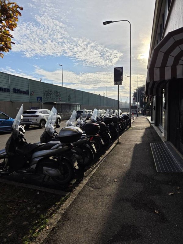 locale commerciale in vendita a Firenze in zona Rifredi