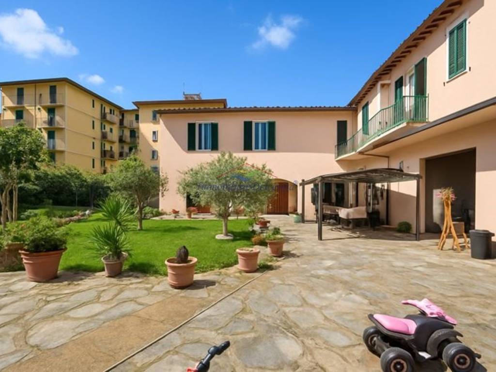casa indipendente in vendita a Firenze in zona Isolotto