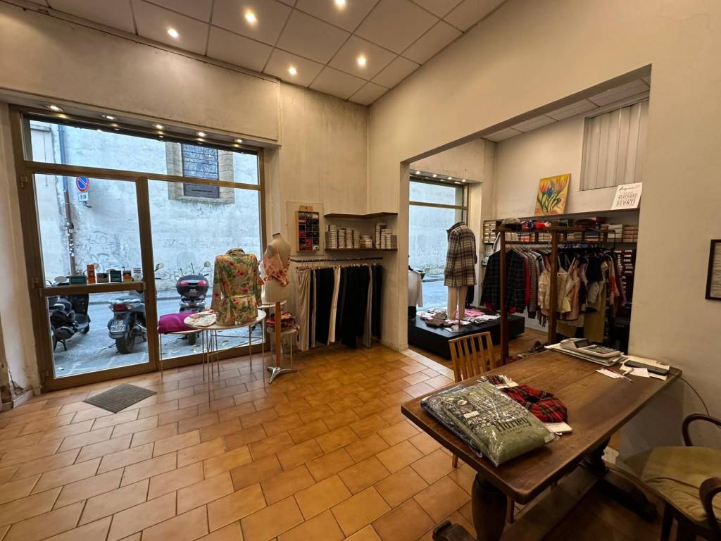 negozio in vendita a Firenze in zona Centro San Frediano