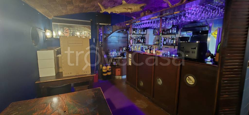 locale commerciale in vendita a Firenze in zona Centro San Niccolò