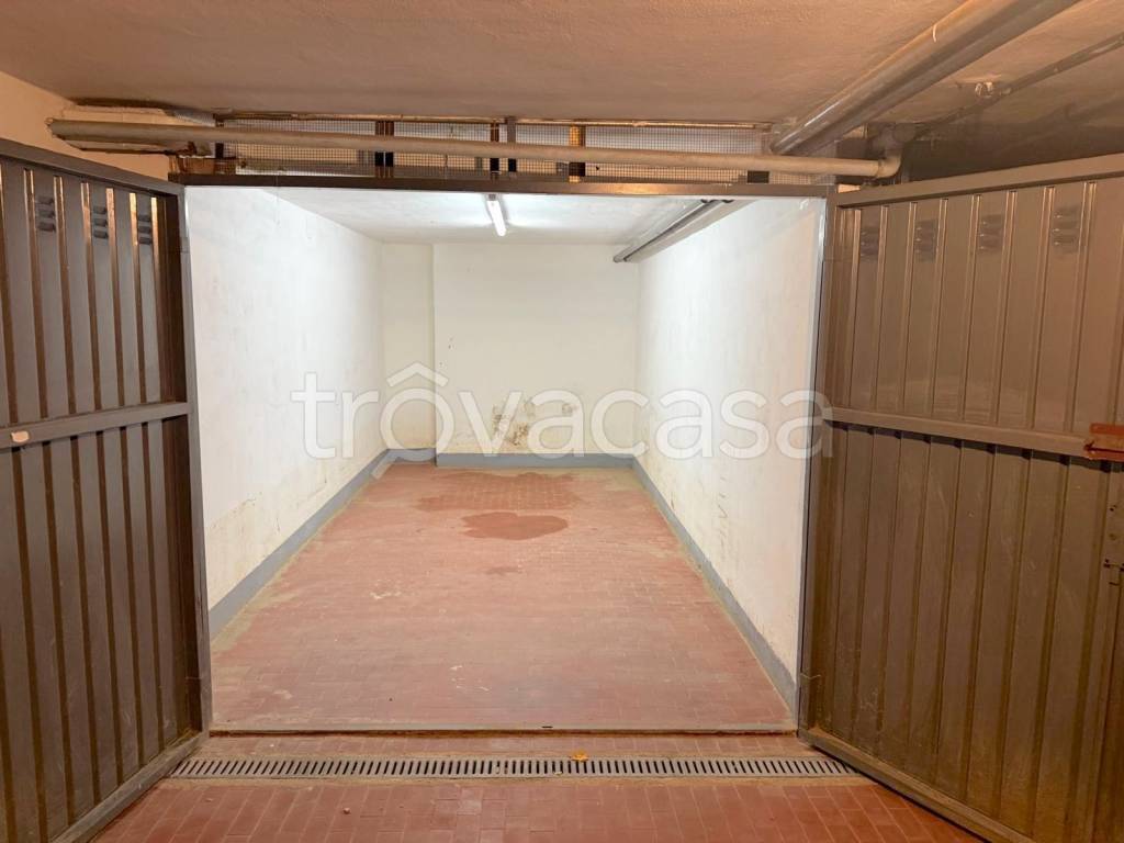 locale di sgombero in vendita a Firenze in zona Soffiano