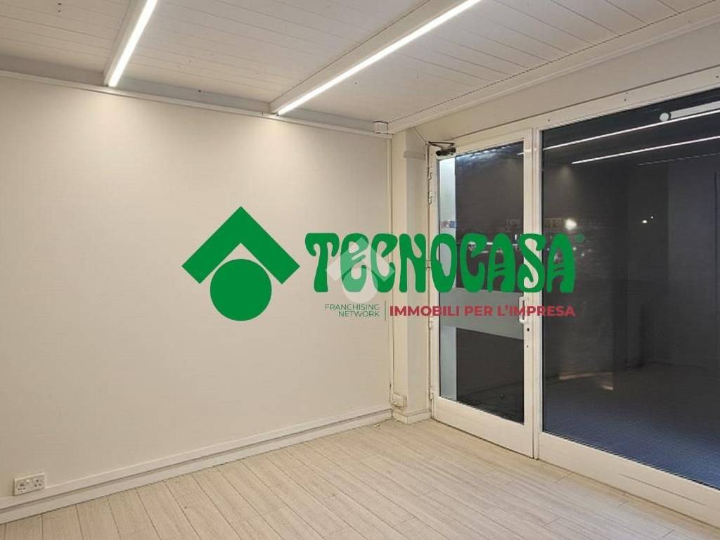 negozio in vendita a Firenze in zona Novoli