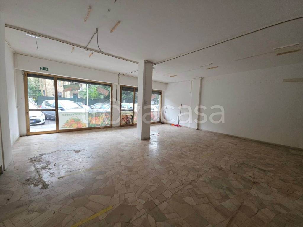 negozio in vendita a Firenze in zona Novoli