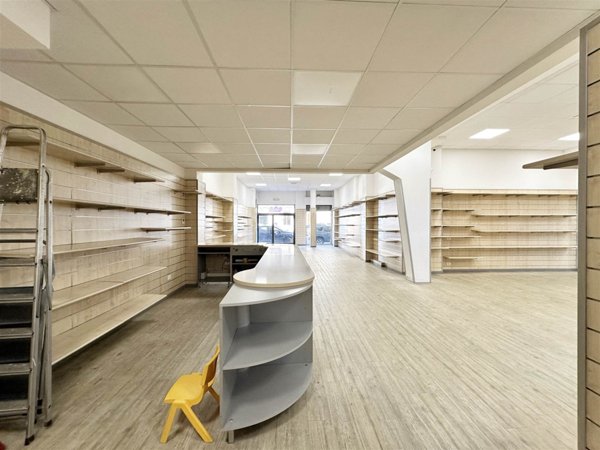 negozio in vendita a Firenze in zona Campo di Marte