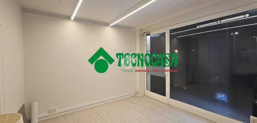 negozio in vendita a Firenze in zona Novoli