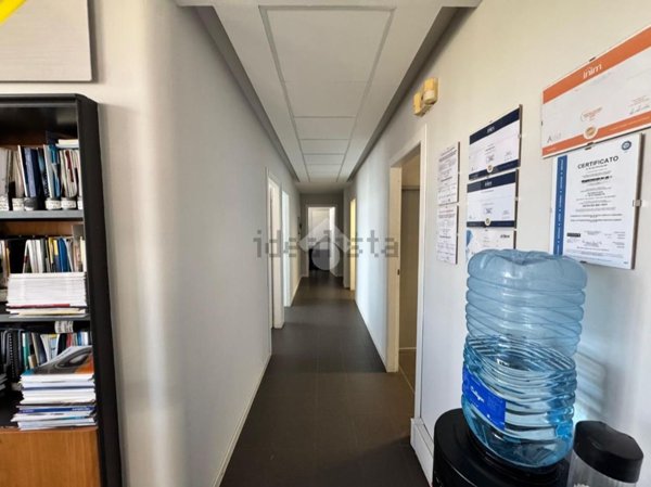 negozio in vendita a Firenze in zona Brozzi