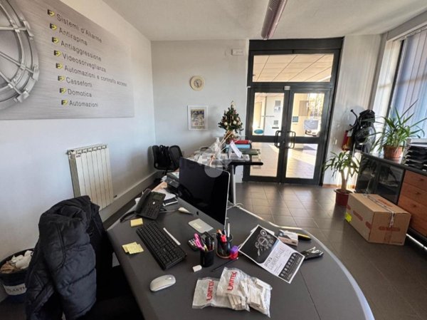 negozio in vendita a Firenze in zona Brozzi