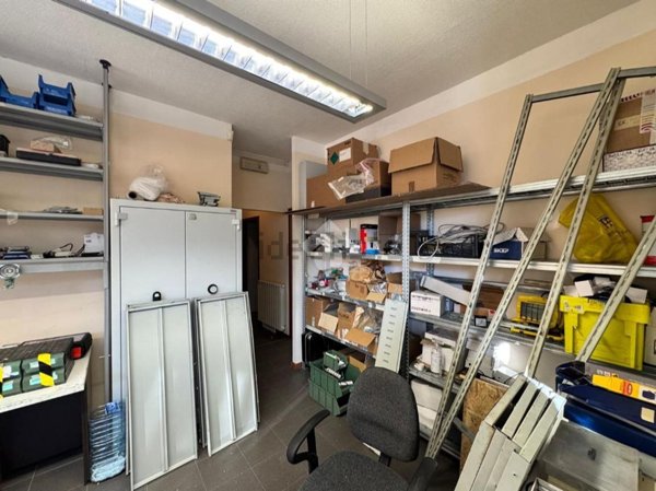 ufficio in vendita a Firenze in zona Brozzi