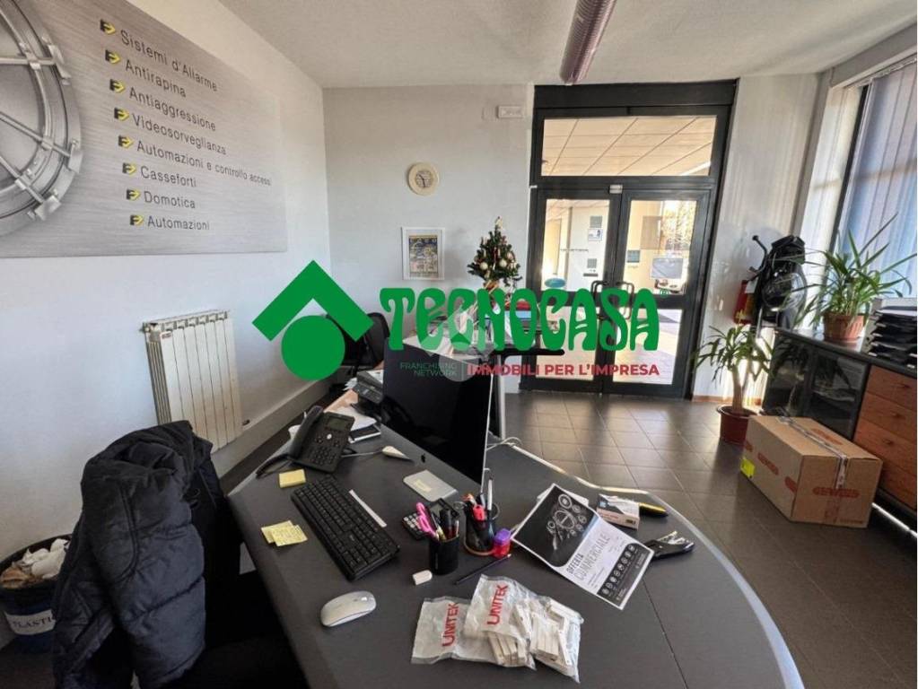 negozio in vendita a Firenze in zona Brozzi