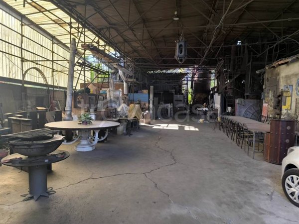 quadrivano in vendita a Firenze in zona Peretola