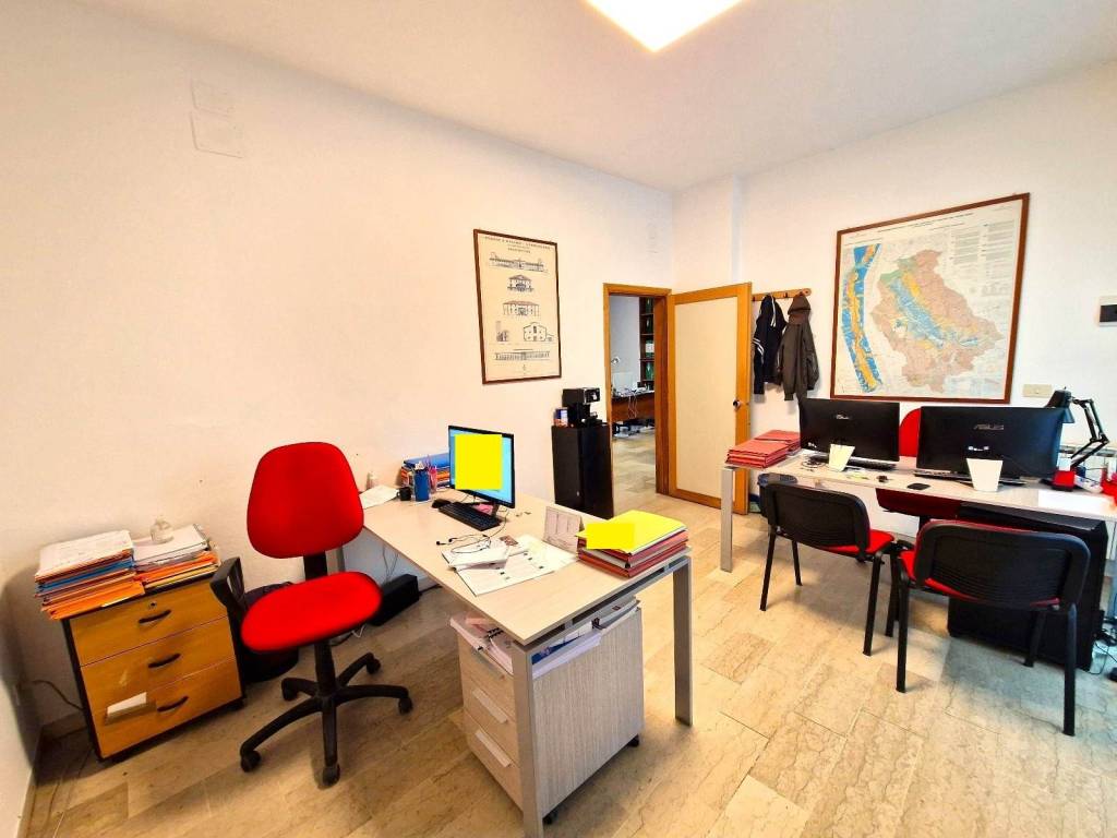 ufficio in vendita a Firenze in zona Rovezzano