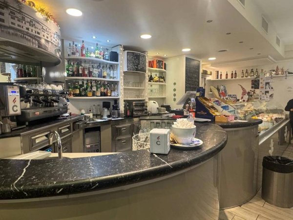 negozio in vendita a Firenze in zona Peretola