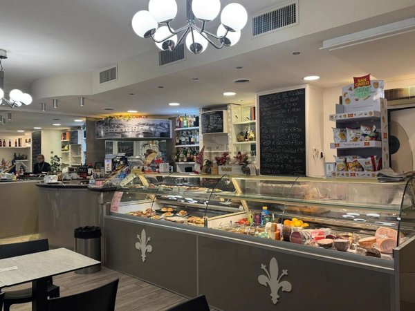 negozio in vendita a Firenze in zona Brozzi