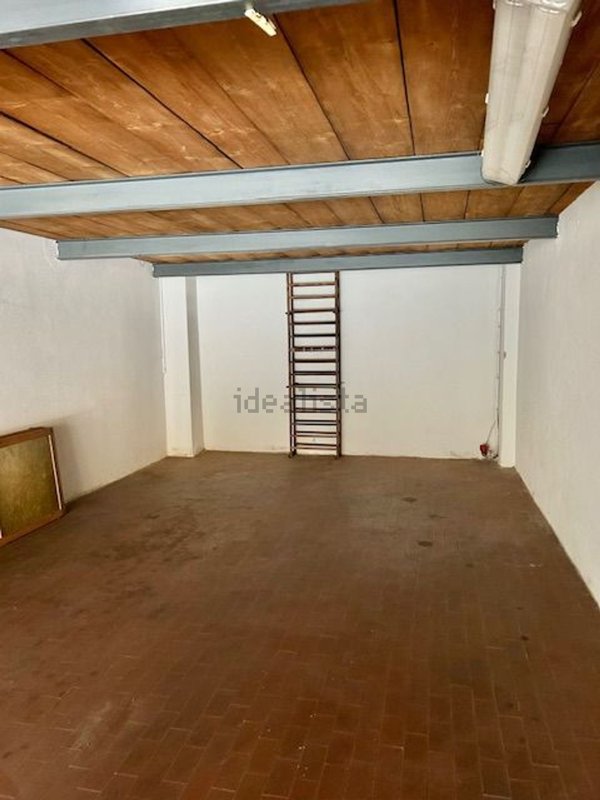 locale di sgombero in vendita a Firenze in zona Novoli