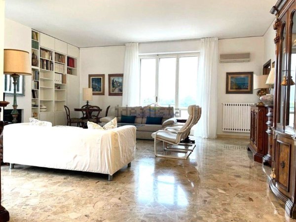 appartamento in vendita a Firenze in zona Isolotto