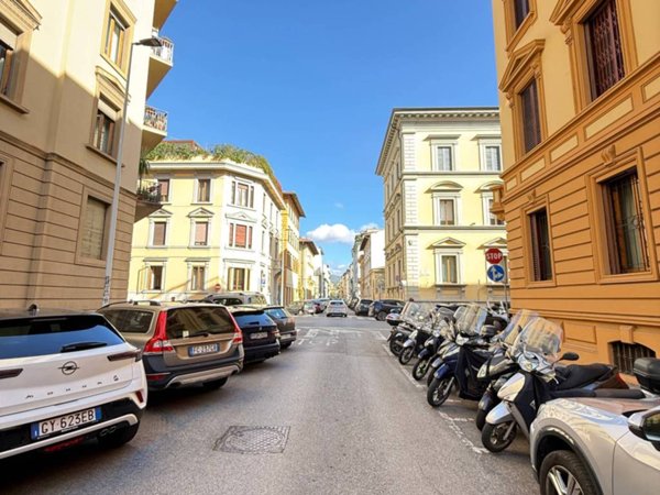 appartamento in vendita a Firenze in zona Campo di Marte