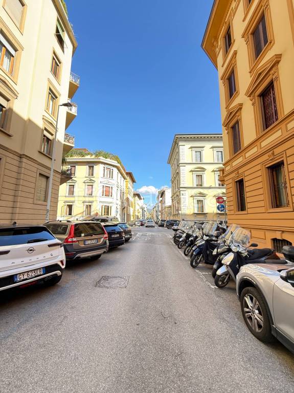 appartamento in vendita a Firenze in zona Campo di Marte