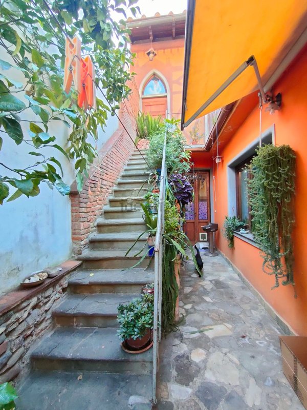 casa semindipendente in vendita a Firenze in zona Centro Santa Croce