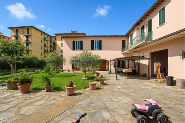 casa indipendente in vendita a Firenze in zona Isolotto