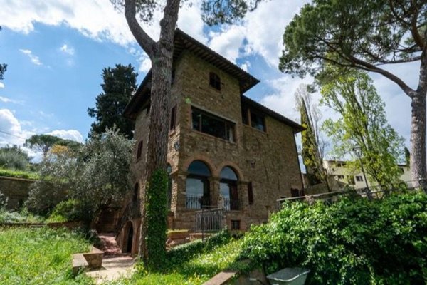 casa indipendente in vendita a Firenze in zona Porta Romana