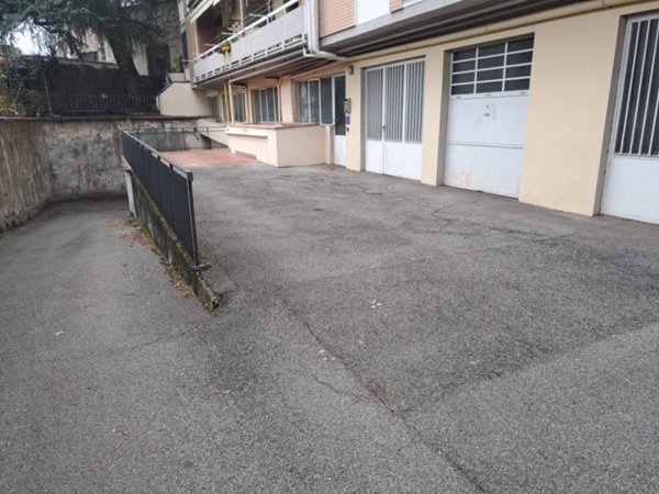 negozio in vendita a Firenze in zona Isolotto