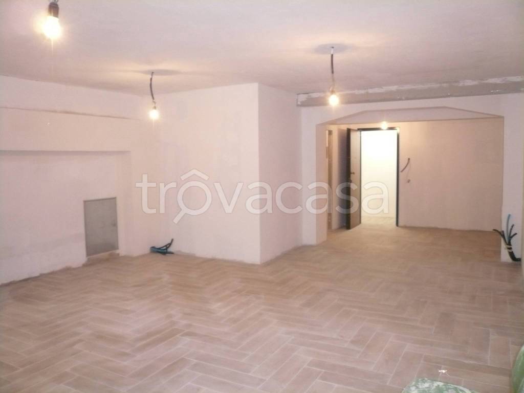 locale commerciale in vendita a Firenze