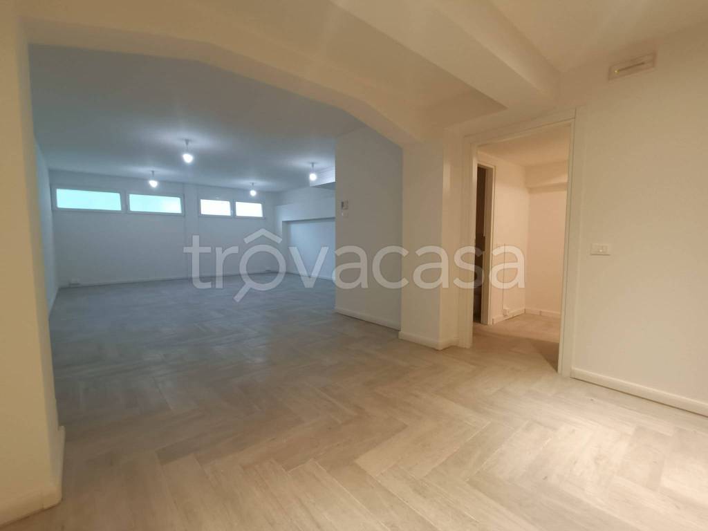 locale commerciale in vendita a Firenze