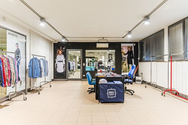 ufficio in vendita a Firenze in zona Isolotto