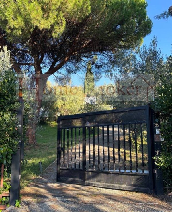 casa indipendente in vendita a Firenze in zona Settignano