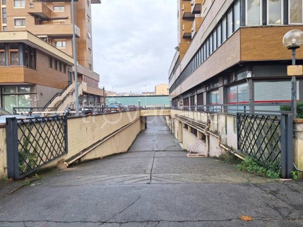 locale commerciale in vendita a Firenze in zona Firenze Nova