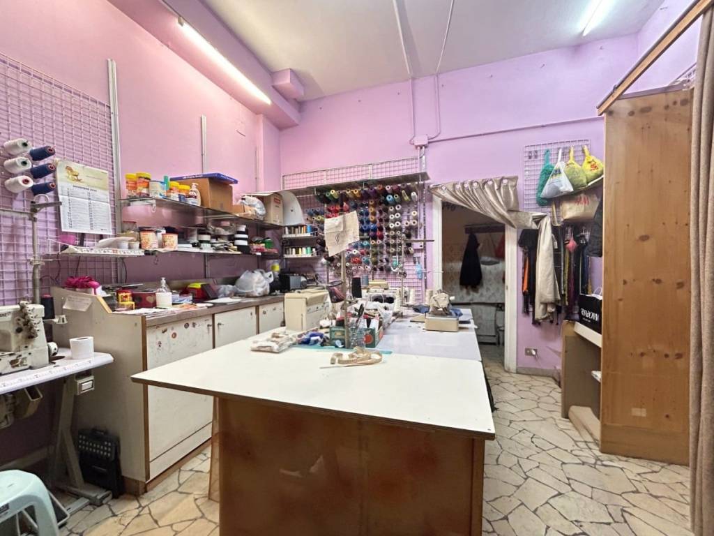 negozio in vendita a Firenze in zona Novoli