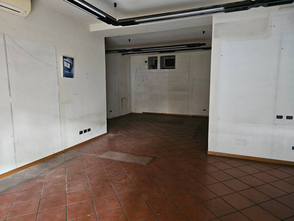 negozio in vendita a Firenze in zona Campo di Marte