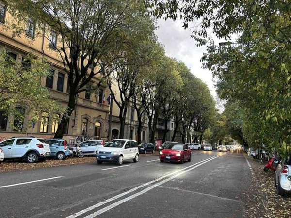negozio in vendita a Firenze in zona Campo di Marte