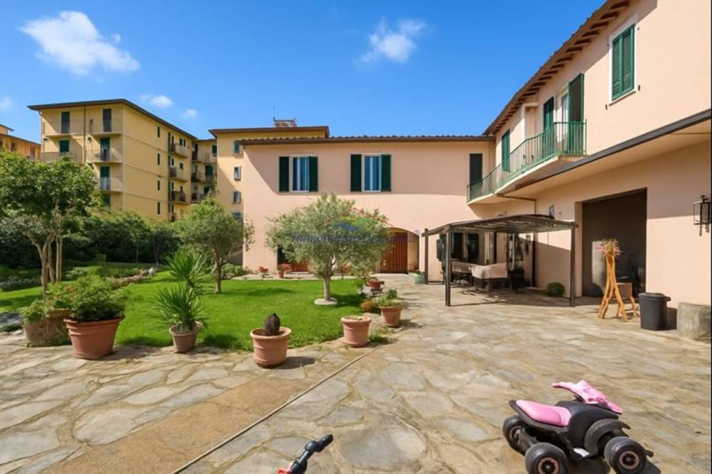 casa indipendente in vendita a Firenze in zona Isolotto