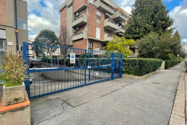 negozio in vendita a Firenze in zona Isolotto