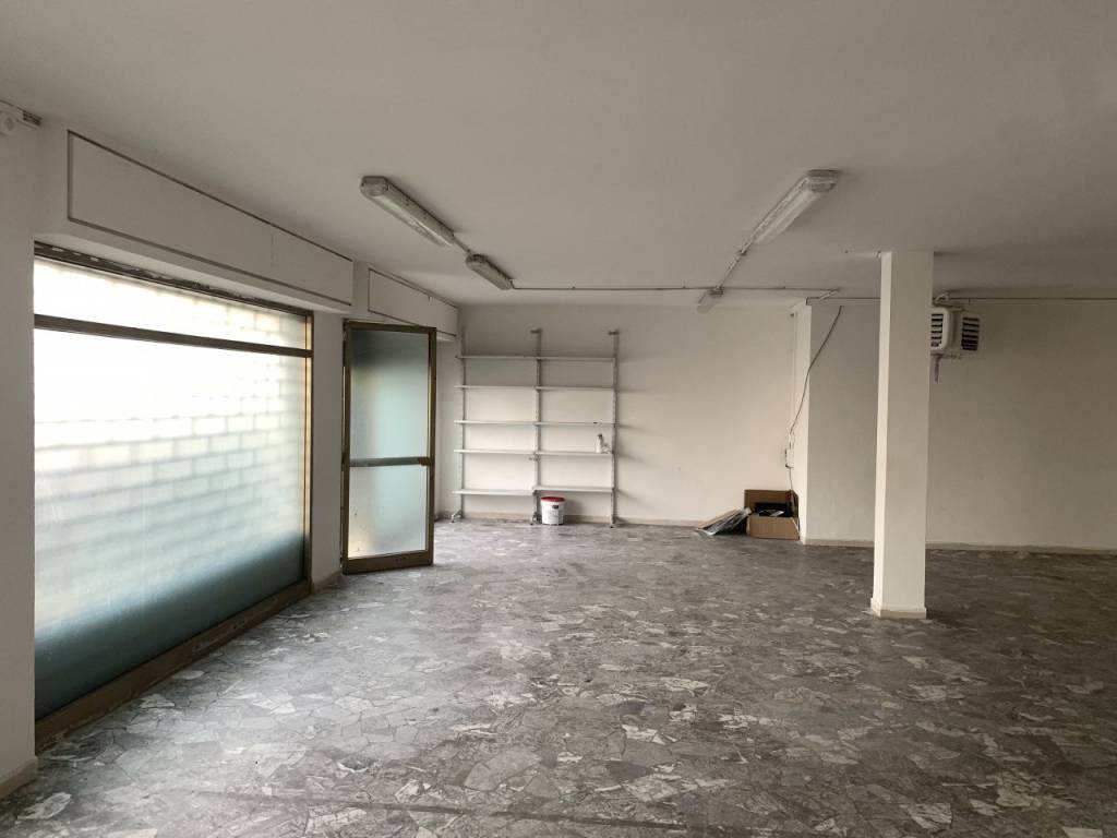 negozio in vendita a Firenze in zona Peretola