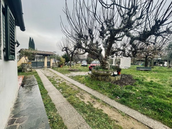 quadrivano in vendita a Firenze in zona Legnaia