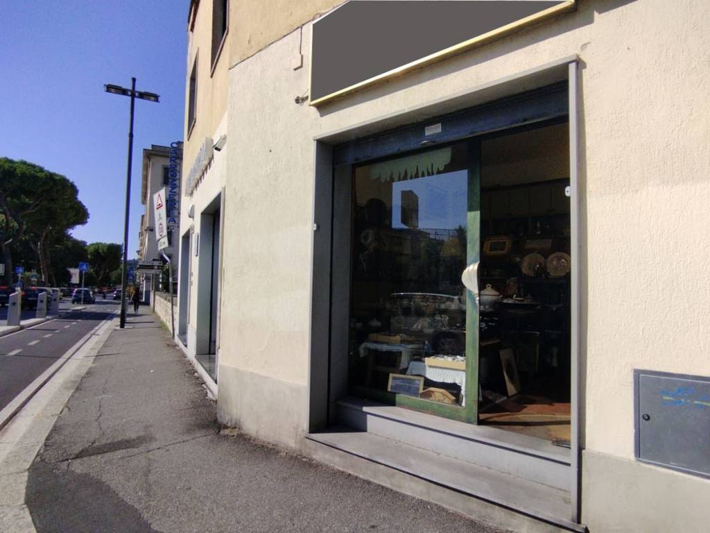 negozio in vendita a Firenze in zona Campo di Marte