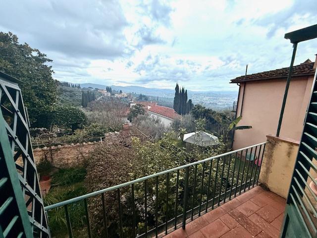 appartamento in vendita a Firenze in zona Settignano