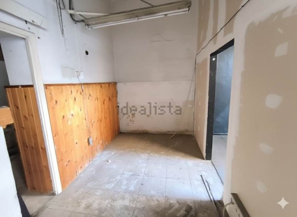 locale commerciale in vendita a Firenze in zona Legnaia