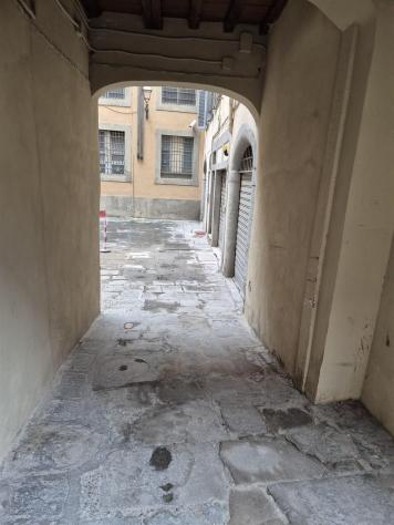 locale commerciale in vendita a Firenze in zona Centro San Frediano
